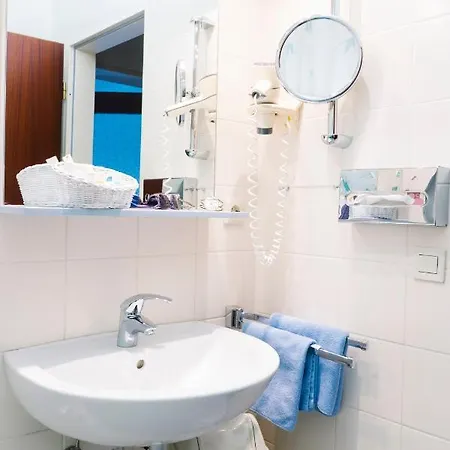 Kachelot 3* בורקום